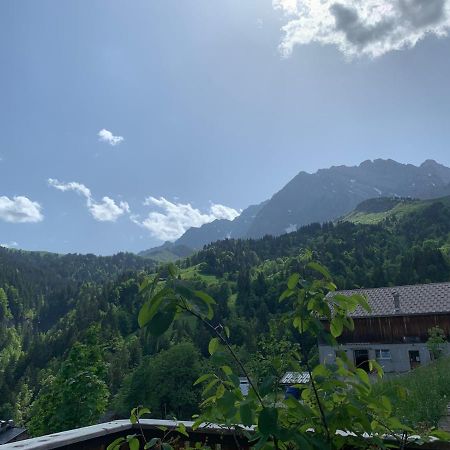 Appartement avec extérieur La Giettaz domaine skiable Megeve Combloux La Giettaz navette gratuite et télésiège à 2km Exterior foto