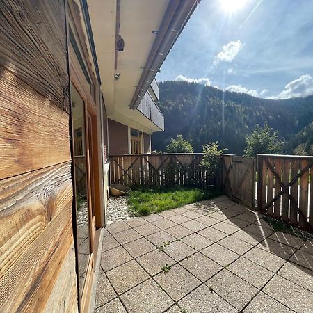 Appartement avec extérieur La Giettaz domaine skiable Megeve Combloux La Giettaz navette gratuite et télésiège à 2km Exterior foto