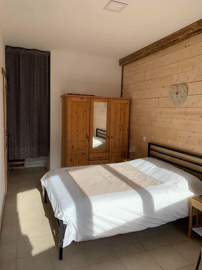 Appartement avec extérieur La Giettaz domaine skiable Megeve Combloux La Giettaz navette gratuite et télésiège à 2km Exterior foto