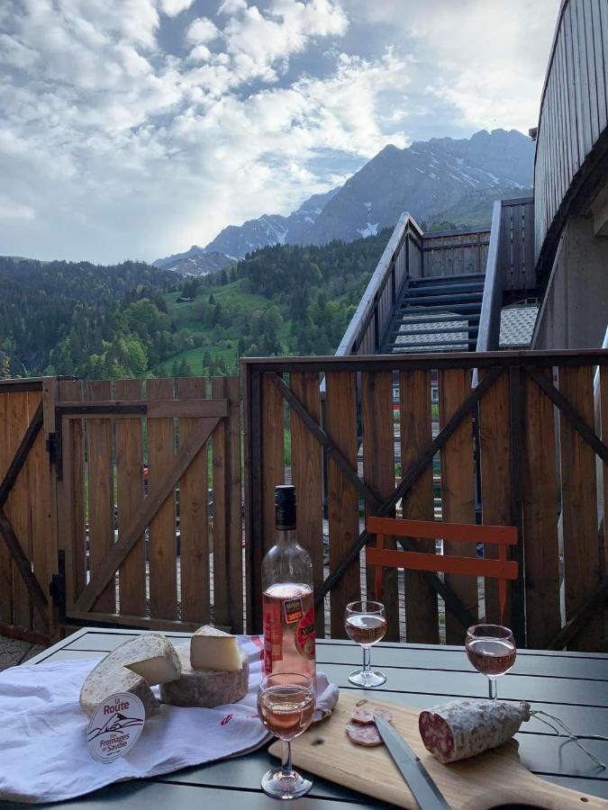 Appartement avec extérieur La Giettaz domaine skiable Megeve Combloux La Giettaz navette gratuite et télésiège à 2km Exterior foto