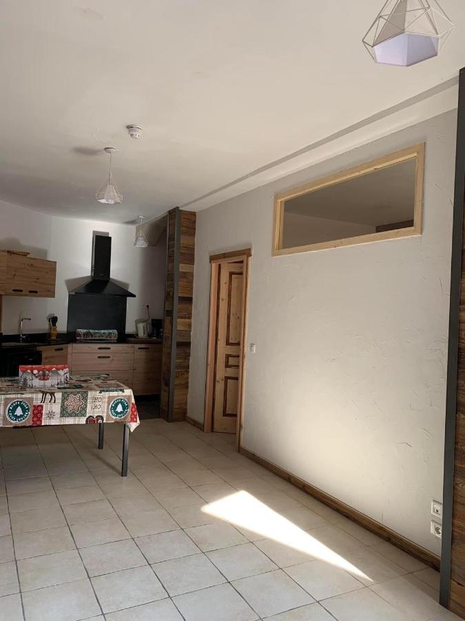 Appartement avec extérieur La Giettaz domaine skiable Megeve Combloux La Giettaz navette gratuite et télésiège à 2km Exterior foto