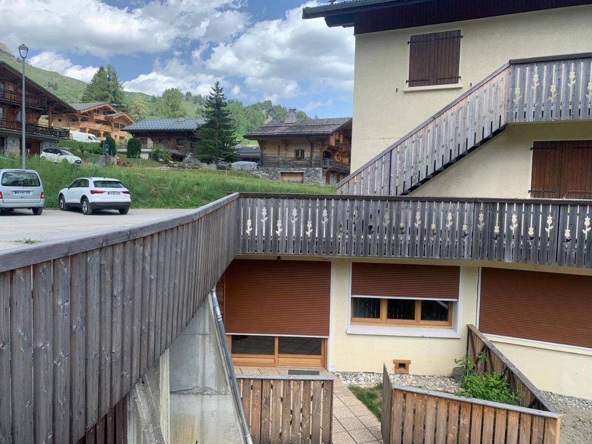 Appartement avec extérieur La Giettaz domaine skiable Megeve Combloux La Giettaz navette gratuite et télésiège à 2km Exterior foto
