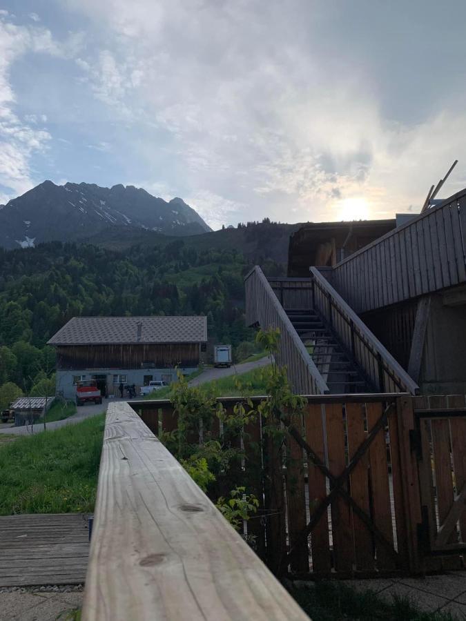 Appartement avec extérieur La Giettaz domaine skiable Megeve Combloux La Giettaz navette gratuite et télésiège à 2km Exterior foto