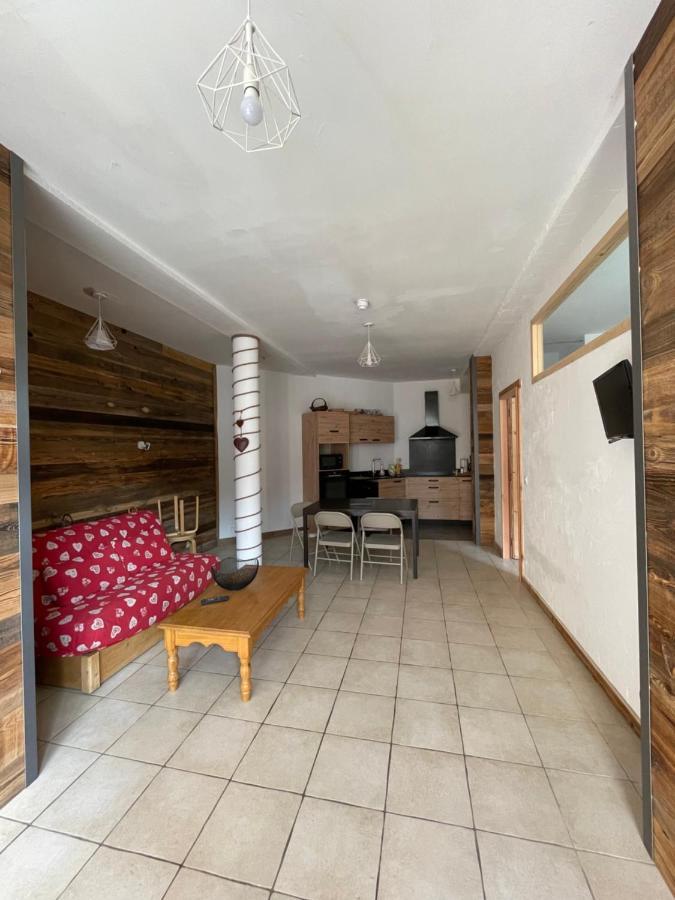 Appartement avec extérieur La Giettaz domaine skiable Megeve Combloux La Giettaz navette gratuite et télésiège à 2km Exterior foto